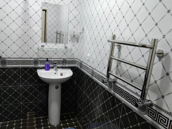 Chinara Guest House Airport