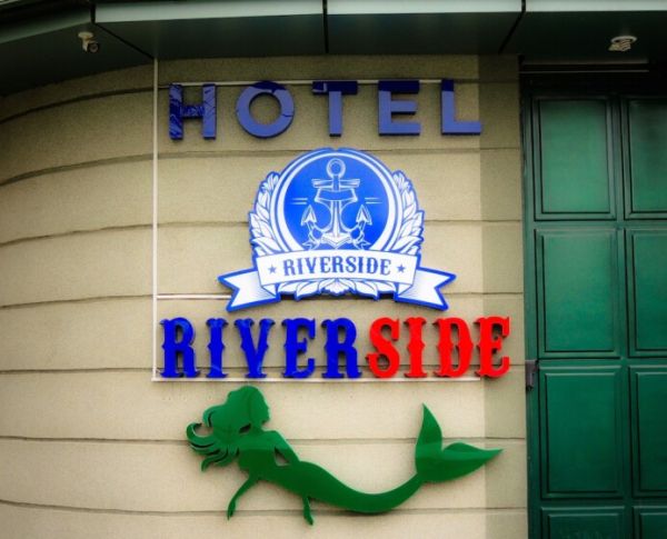 Riverside Hotel