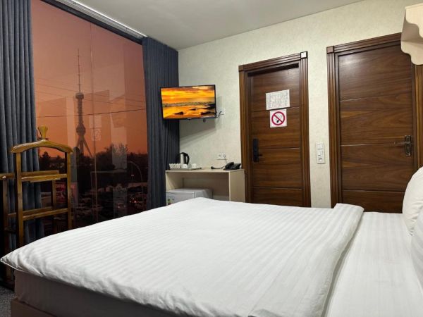 Friday Hotel