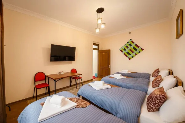 Sam Greenhouse Hostel