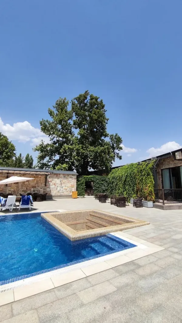 LE CHALET MONT And RESTAURANT