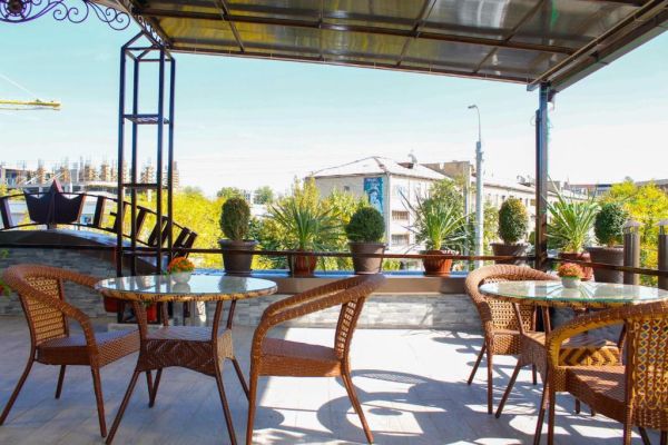Hotel Taht
