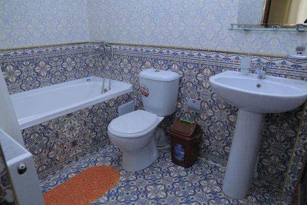 Eshoni Pir Hotel