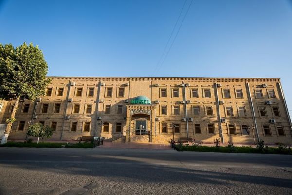 Karvon-Saroy Hotel