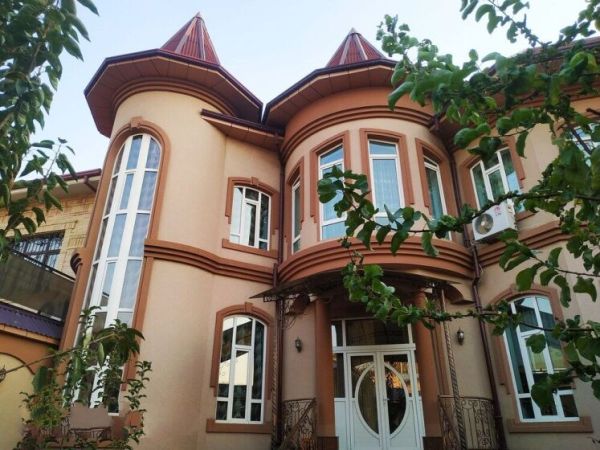 Happy House Hotel