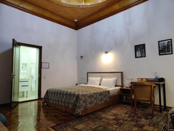 Chorsu Inn Guest House