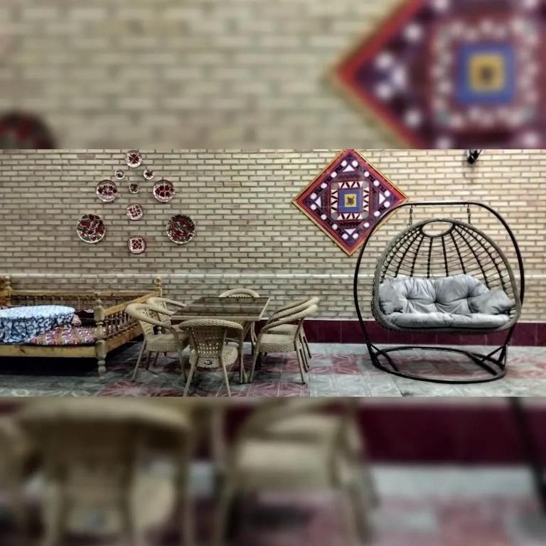 Saroy Guest house