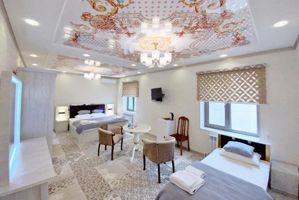 Nanosh East Hotel