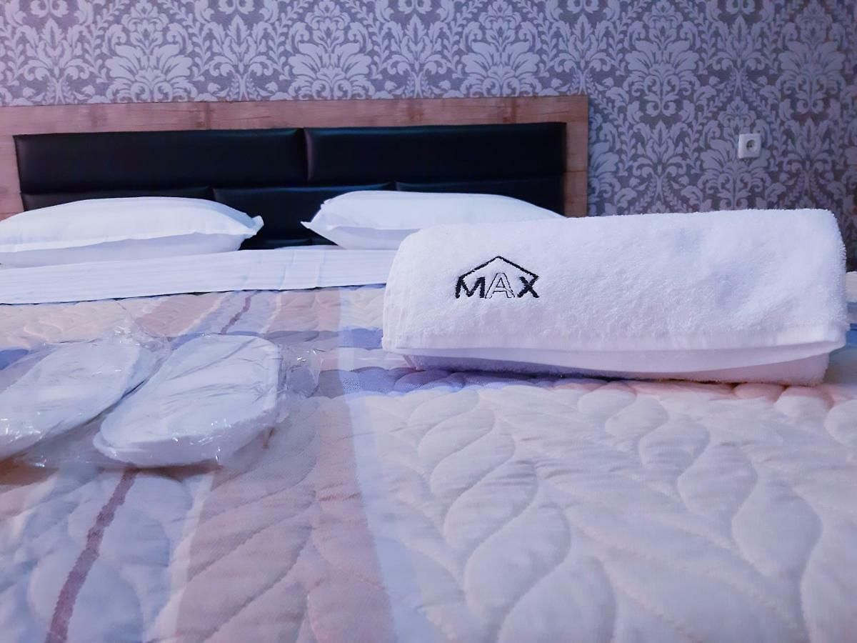 Max Hostel