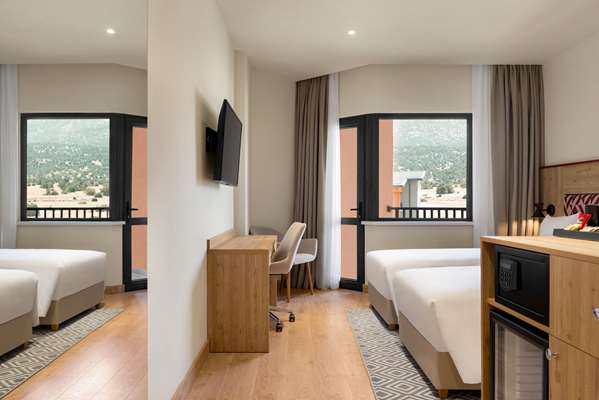 Ramada Encore By Wyndham Zomin