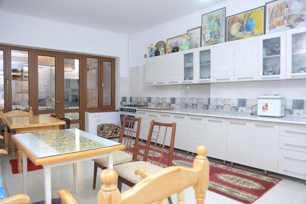 Rumi Hotel & Hostel