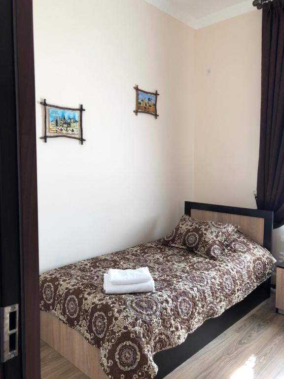 Saroy Guest house