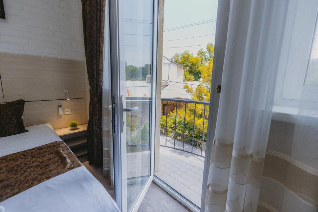 City Hotel