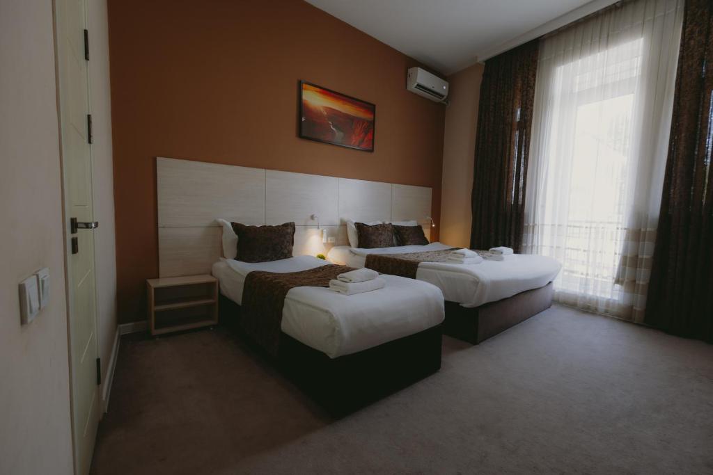 City Hotel
