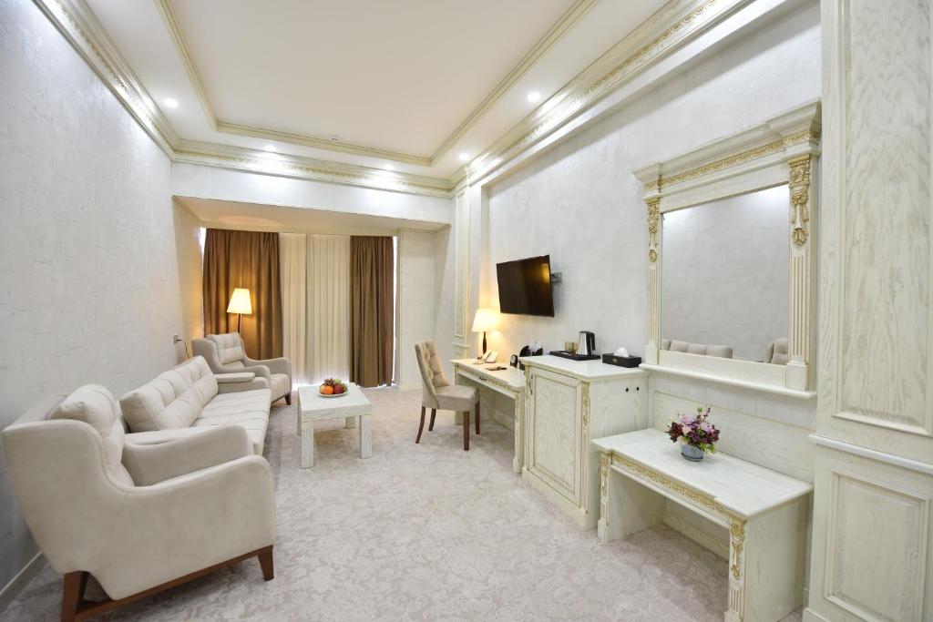 Kushbegi Plaza Hotel