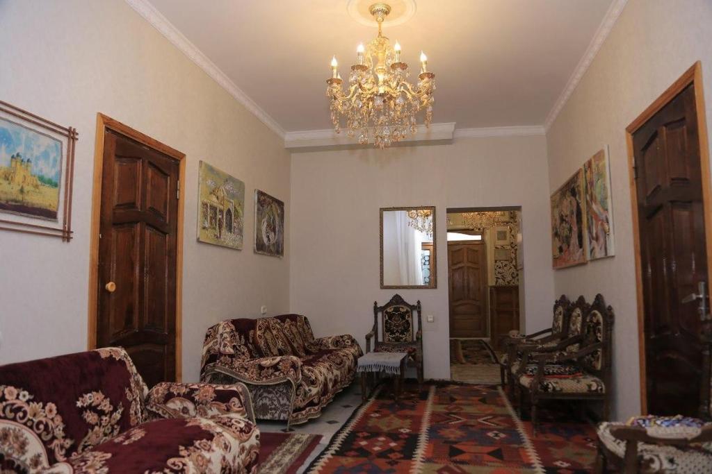 Rumi Hotel & Hostel