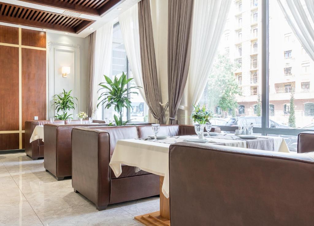 Kushbegi Plaza Hotel