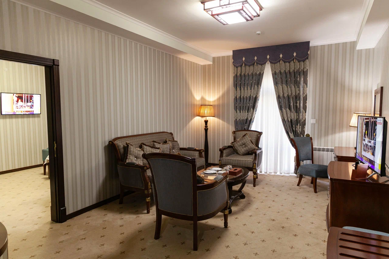 Zargaron Plaza Hotel