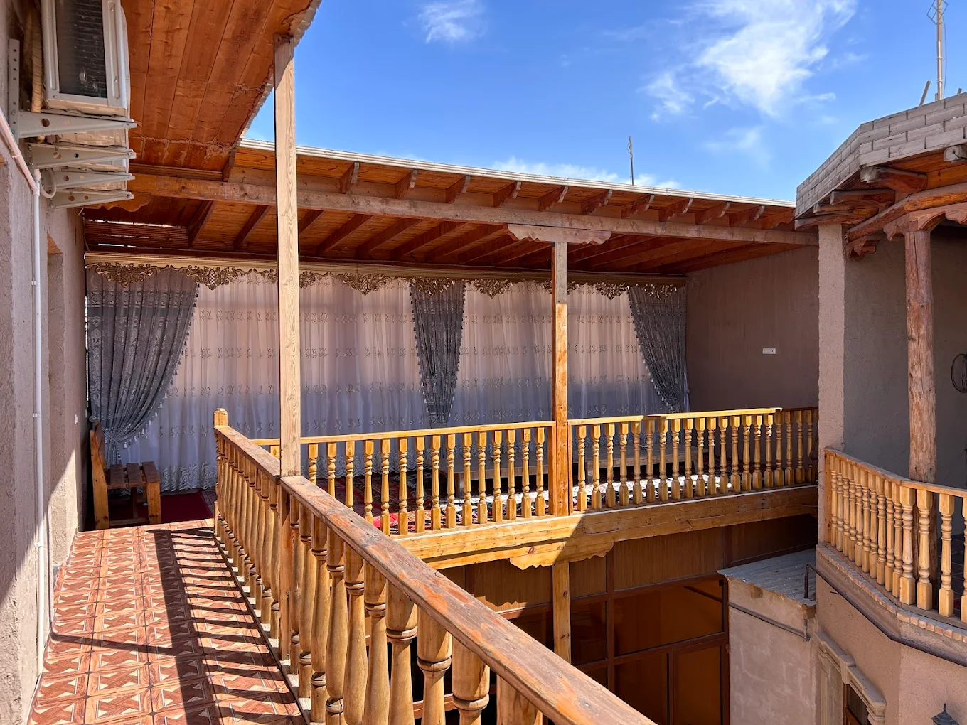 Oqilanur Guest House