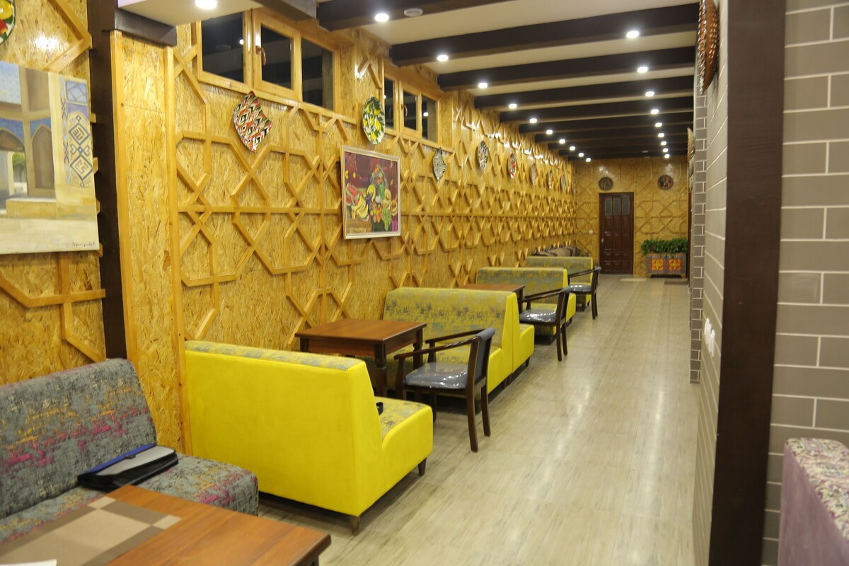 Gallery Hotel and Hostel