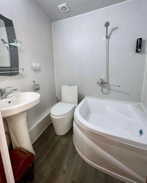 QAMAR Family Guest House