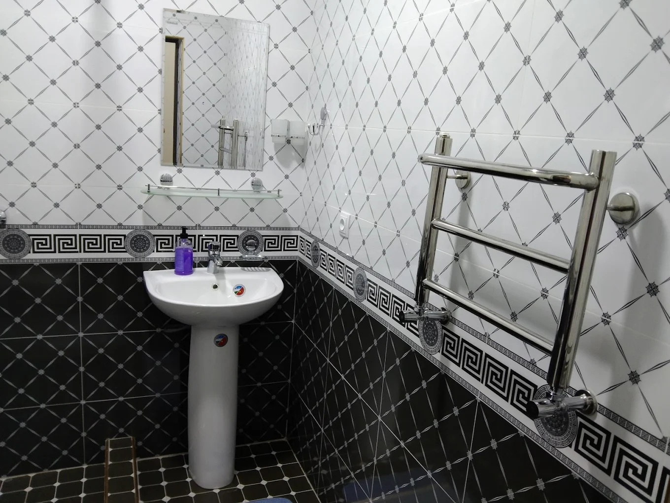 Chinara Guest House Airport