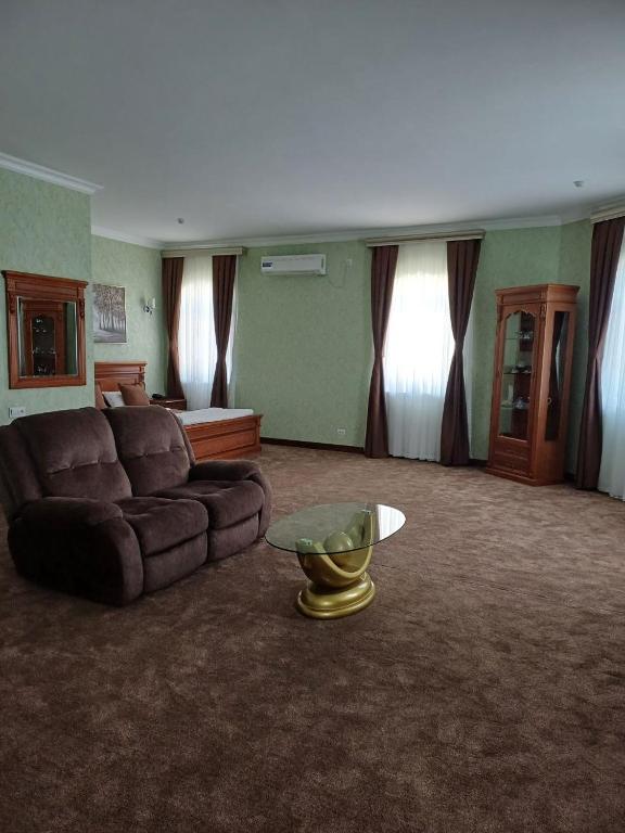 Maximum Hotel