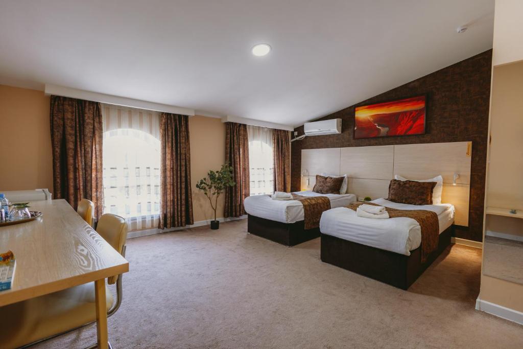 City Hotel