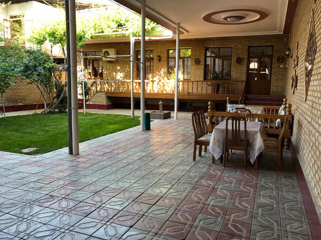 Saroy Guest house