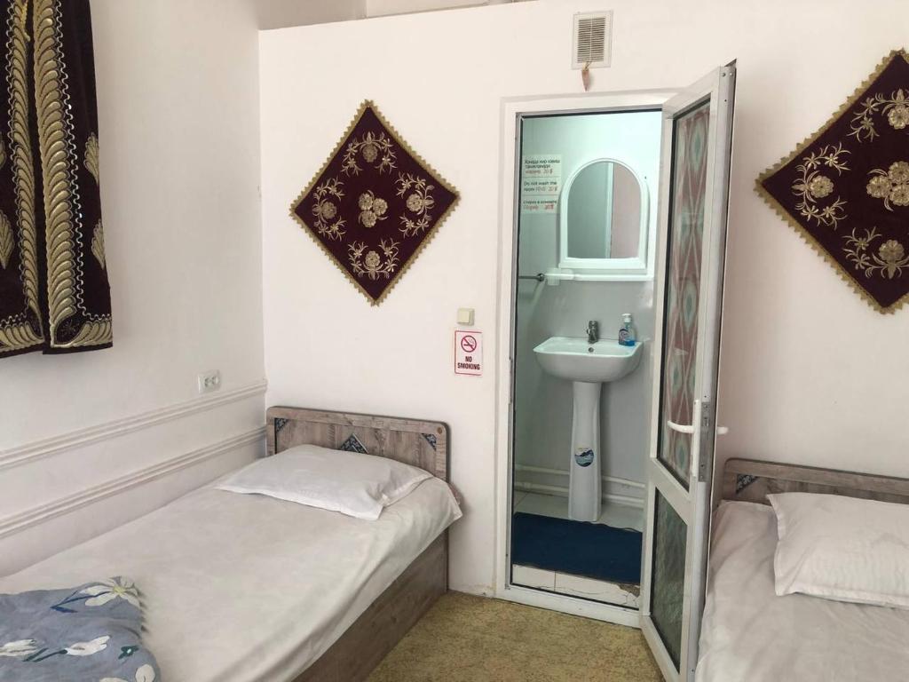 Khan Rooms