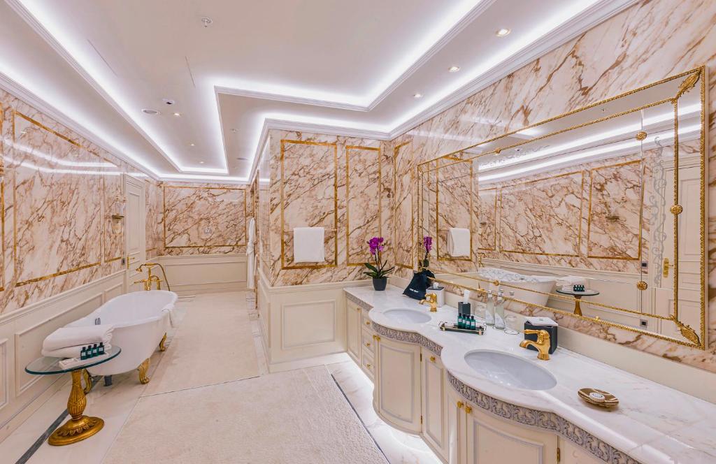 Silk Road By Minyoun