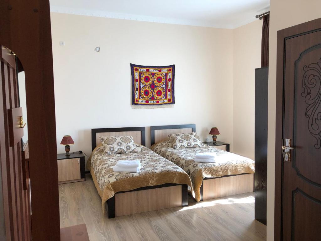 Saroy Guest house