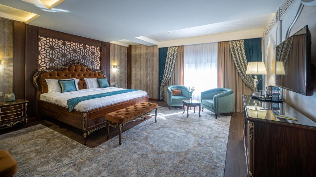 The Manor Hotel