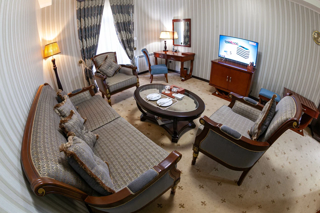 Zargaron Plaza Hotel