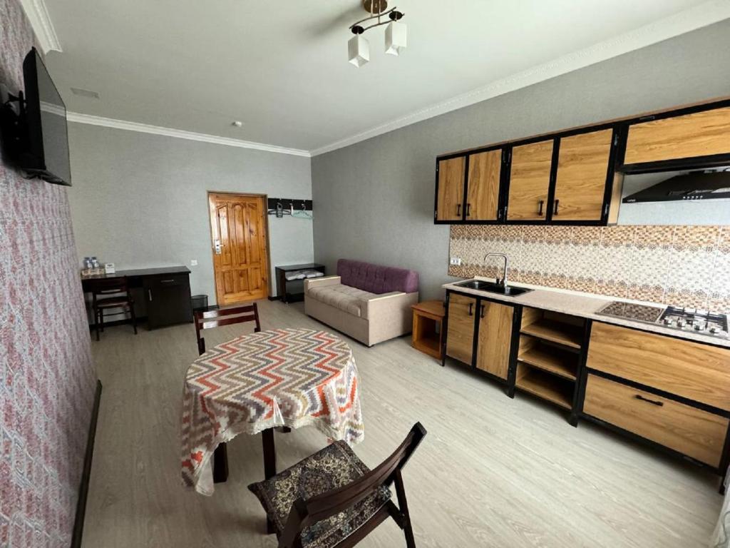 Qamar Hotel