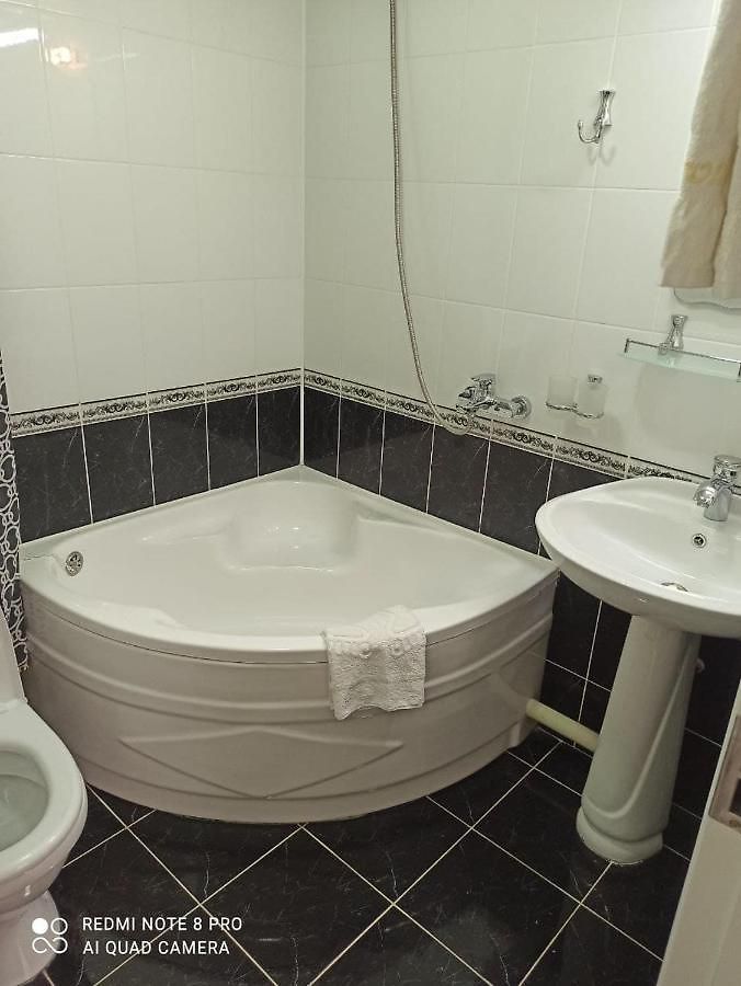 Orom Hotel