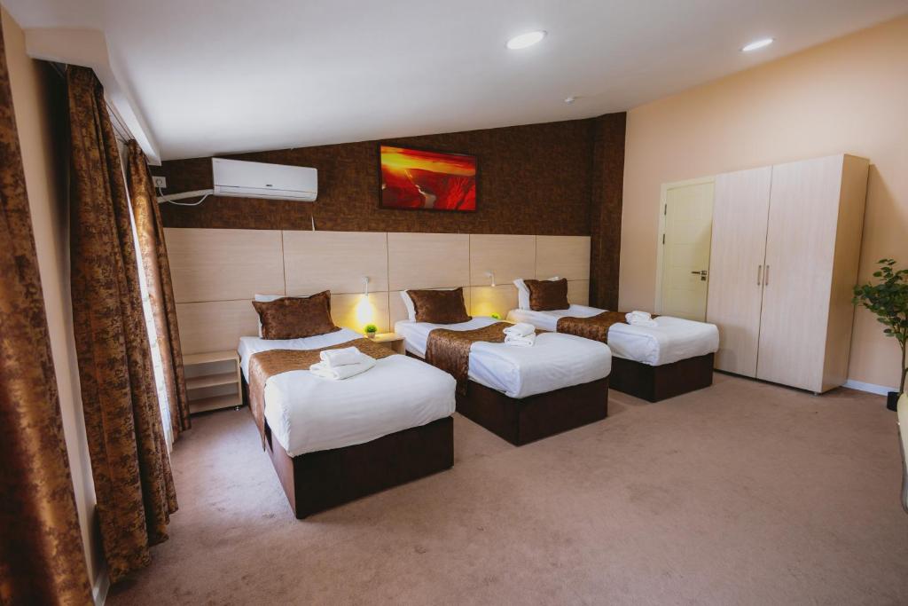 City Hotel
