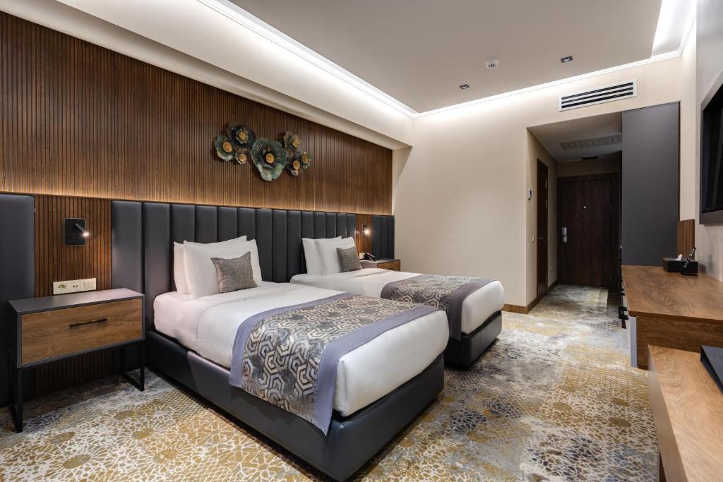 Shamsan Airport Hotel