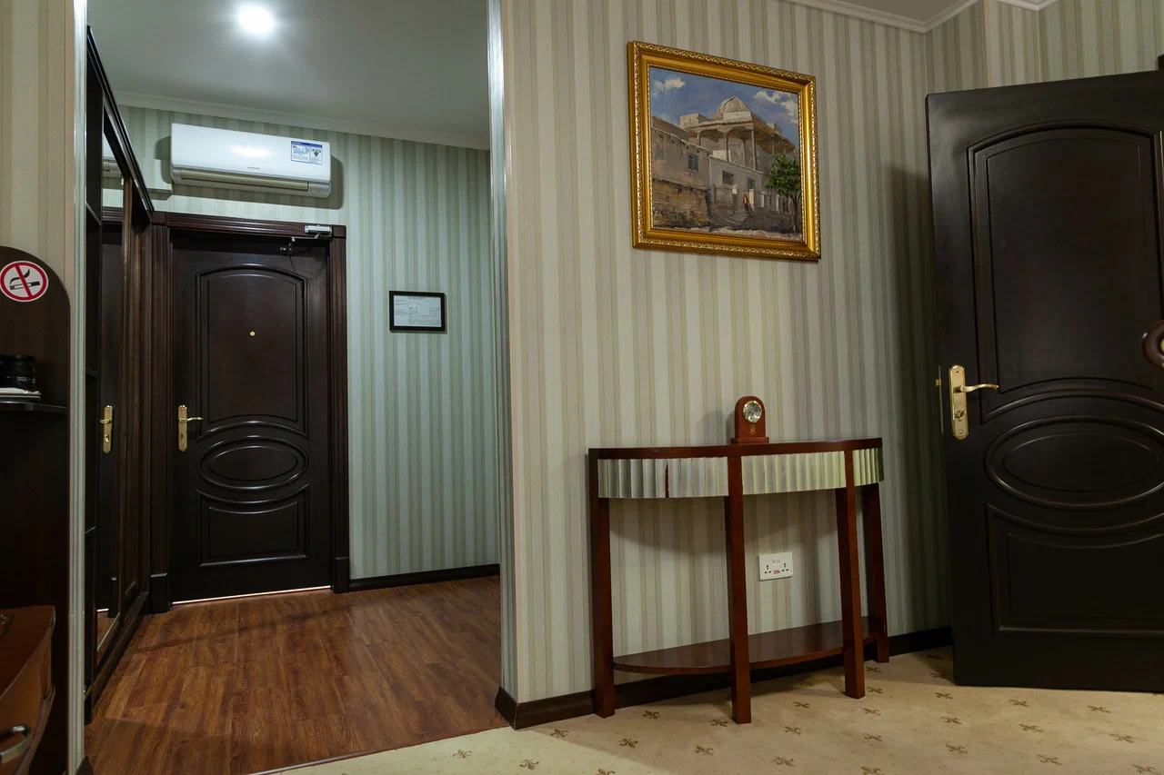 Zargaron Plaza Hotel