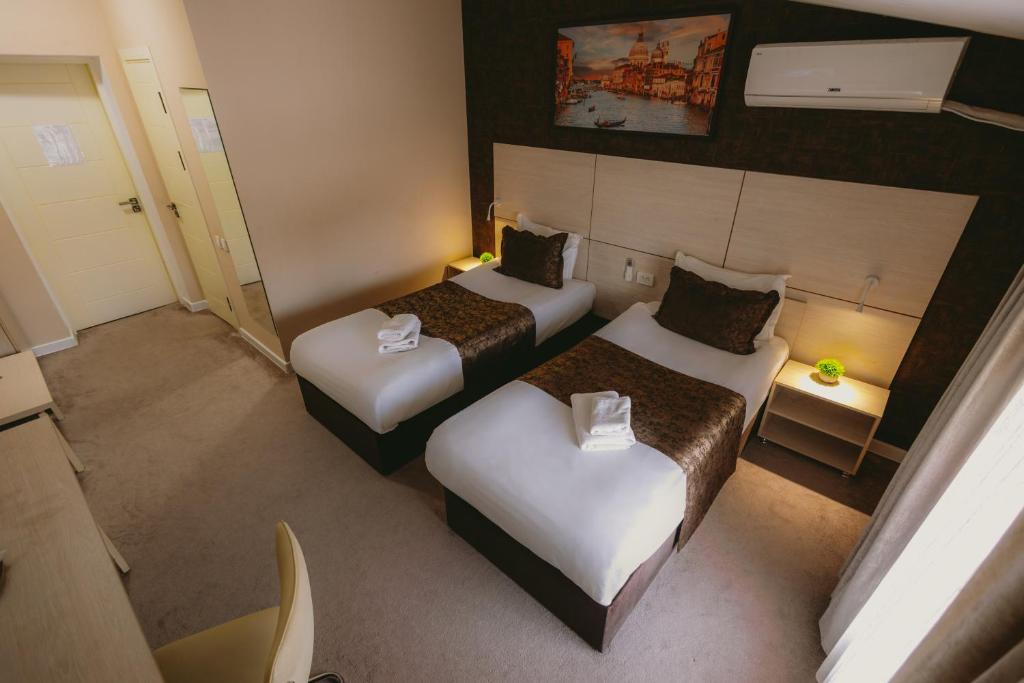 City Hotel