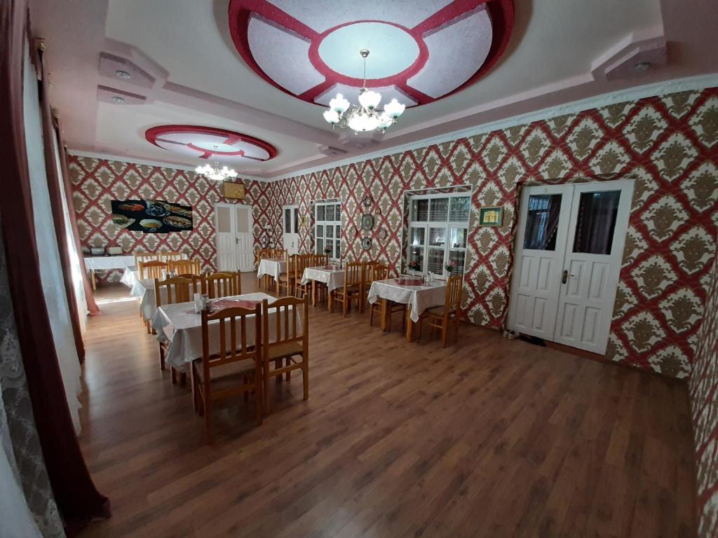 Saroy Guest house