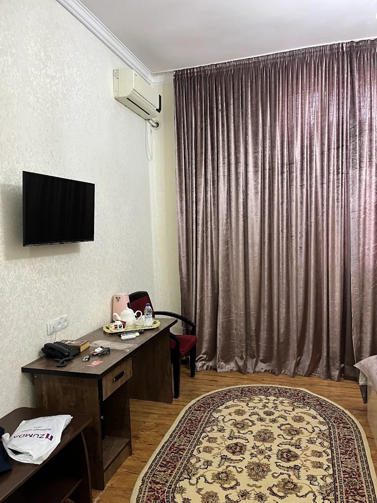 Ratmina Mehmonxonasi-Muinak