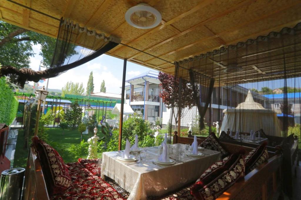 Shosh Garden Family Resort
