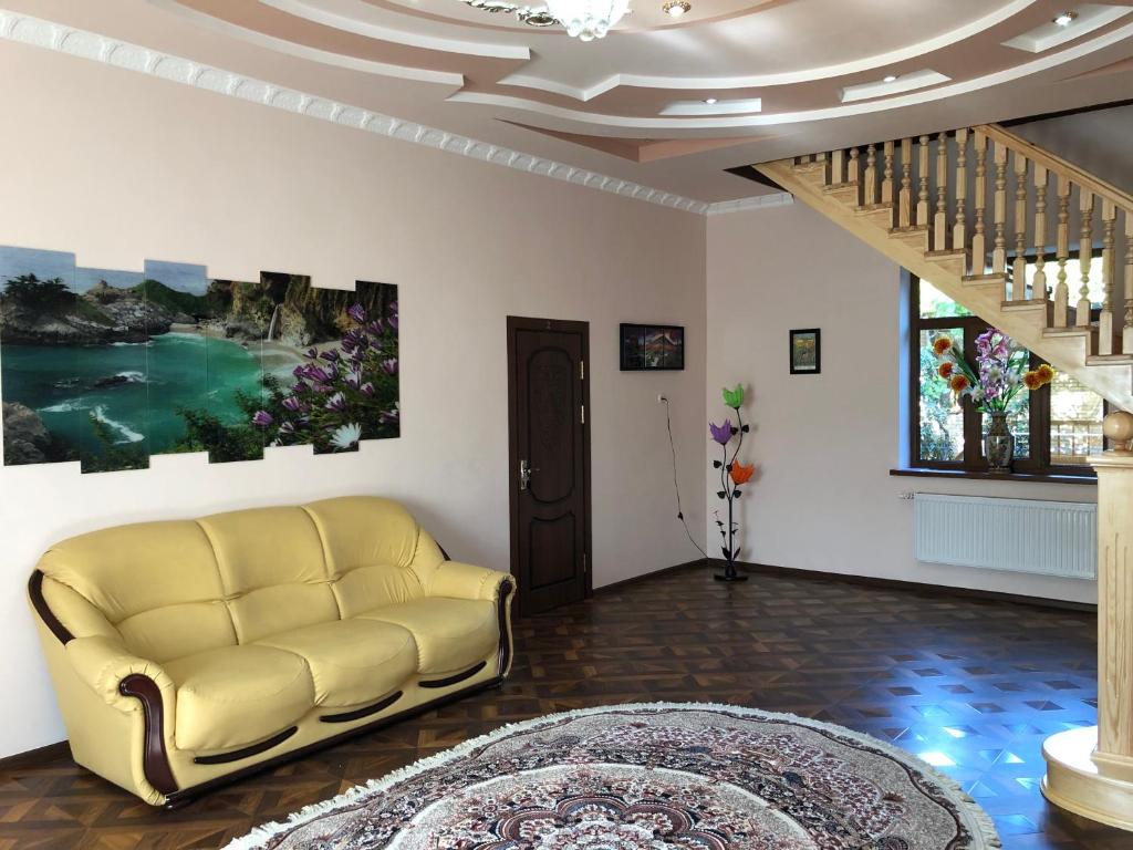 Saroy Guest house