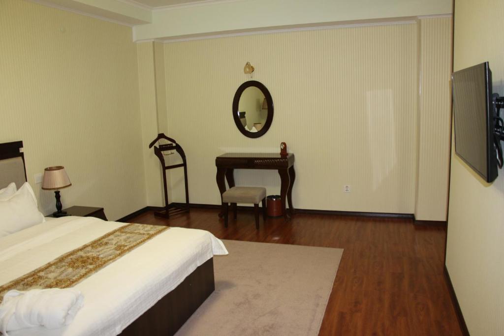 Zargaron Plaza Hotel