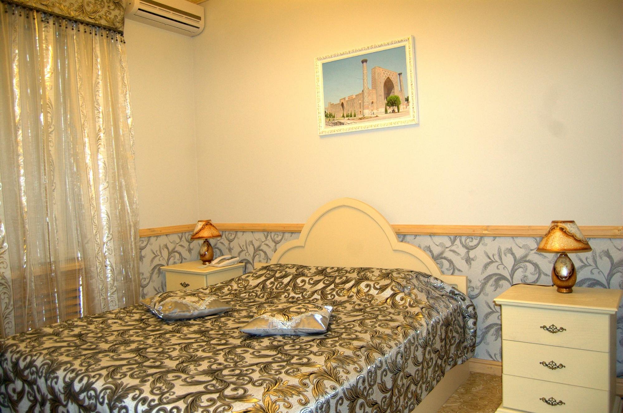 Hotel Billuri Sitora