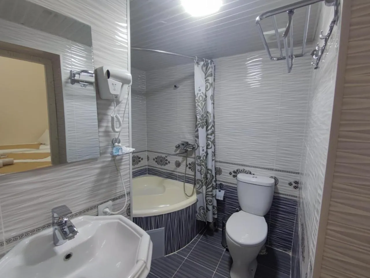 Al-Adl Hotel