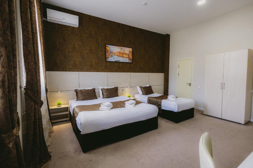 City Hotel