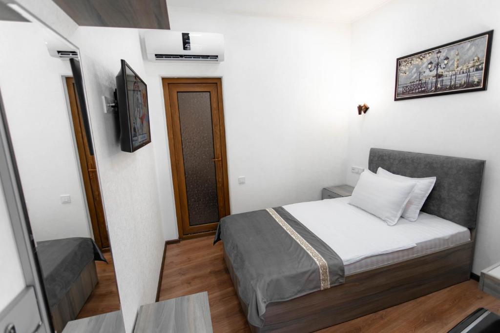 Registon Saroy Hotel