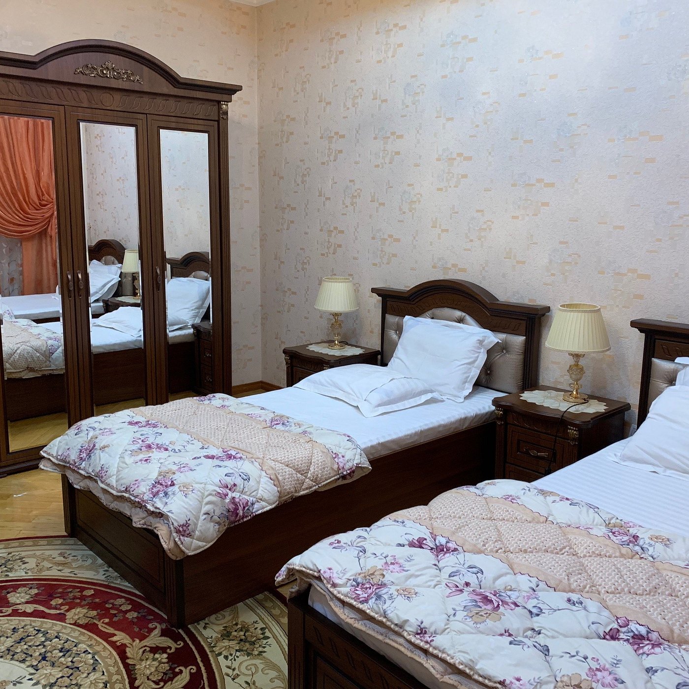 Baxtli Uy Mehmonxonasi